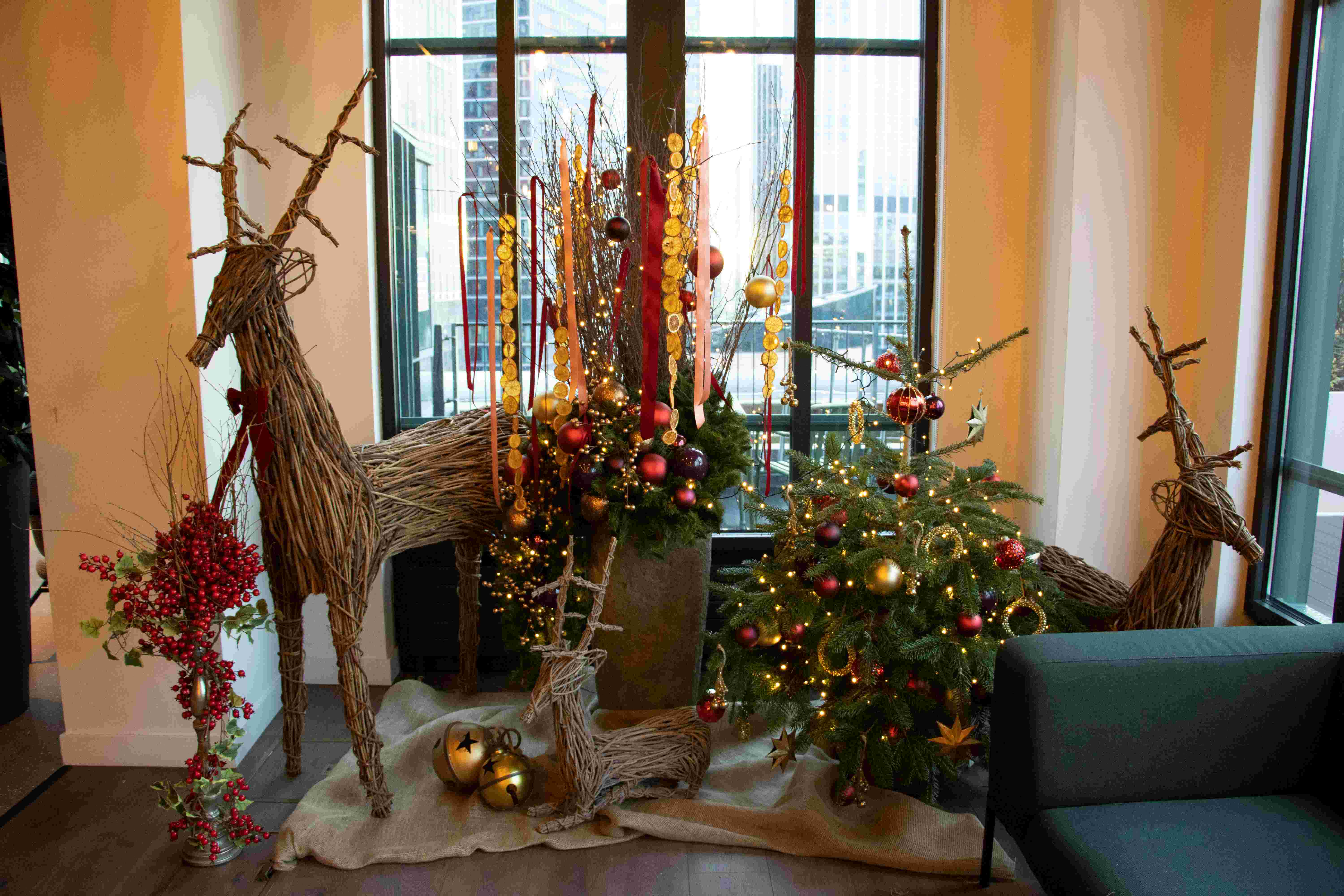 Picture 4 Wicker Deer McCann Xmas